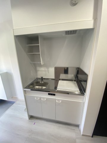 キッチン　２口コンロ付きのキッチンです。コンパクトでありながら調理スペ