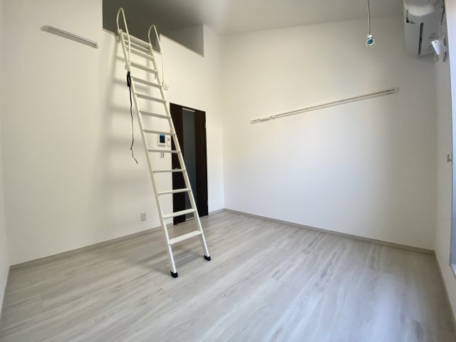 その他部屋・スペース　フローリングなので掃除が楽です。※退去前のため現況優先