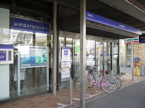 銀行　みずほ銀行（銀行）まで329m