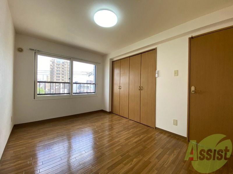 その他部屋・スペース　こちらのお部屋は光が差し込む、温かみのあるお部屋です。