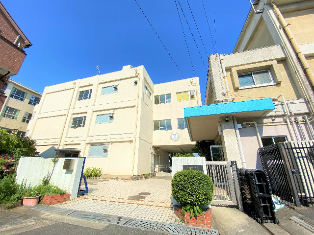 小学校　名古屋市立吹上小学校（小学校）まで566m