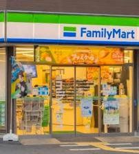 コンビニ　ファミリーマート中宮店（コンビニ）まで210m