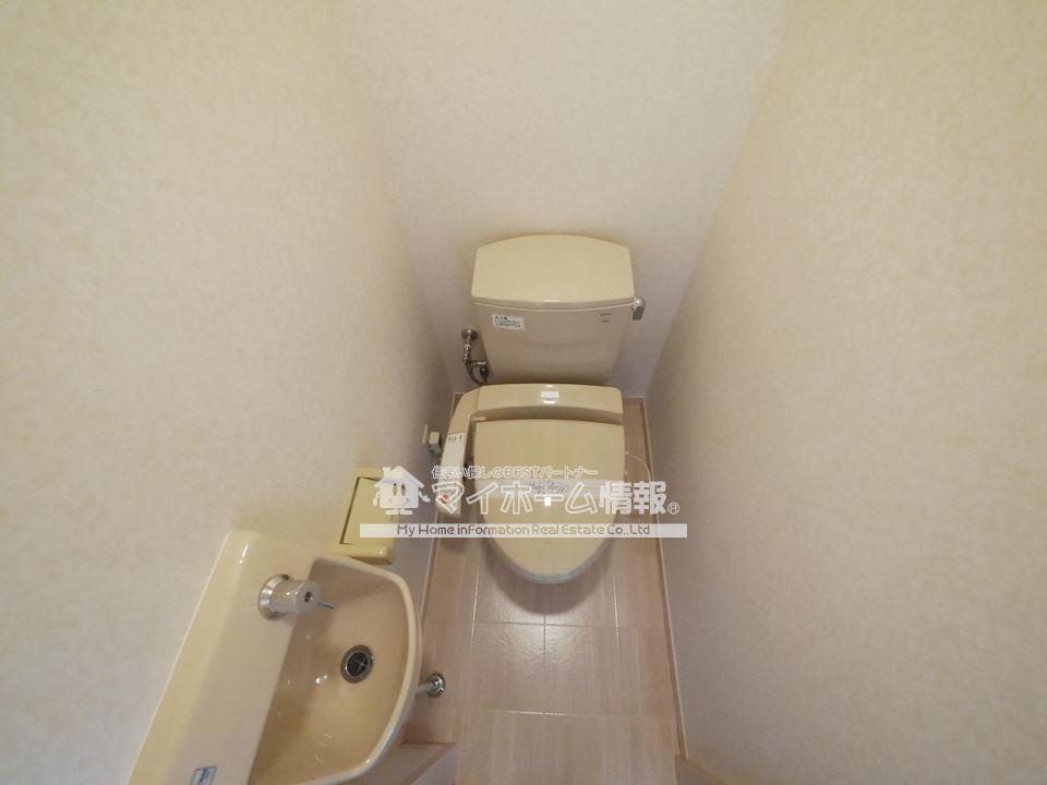 トイレ　手洗い器付きでいつも清潔に