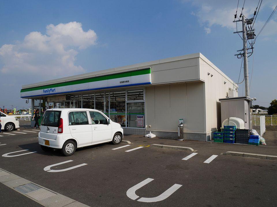 コンビニ　ファミリーマート（コンビニ）まで63m