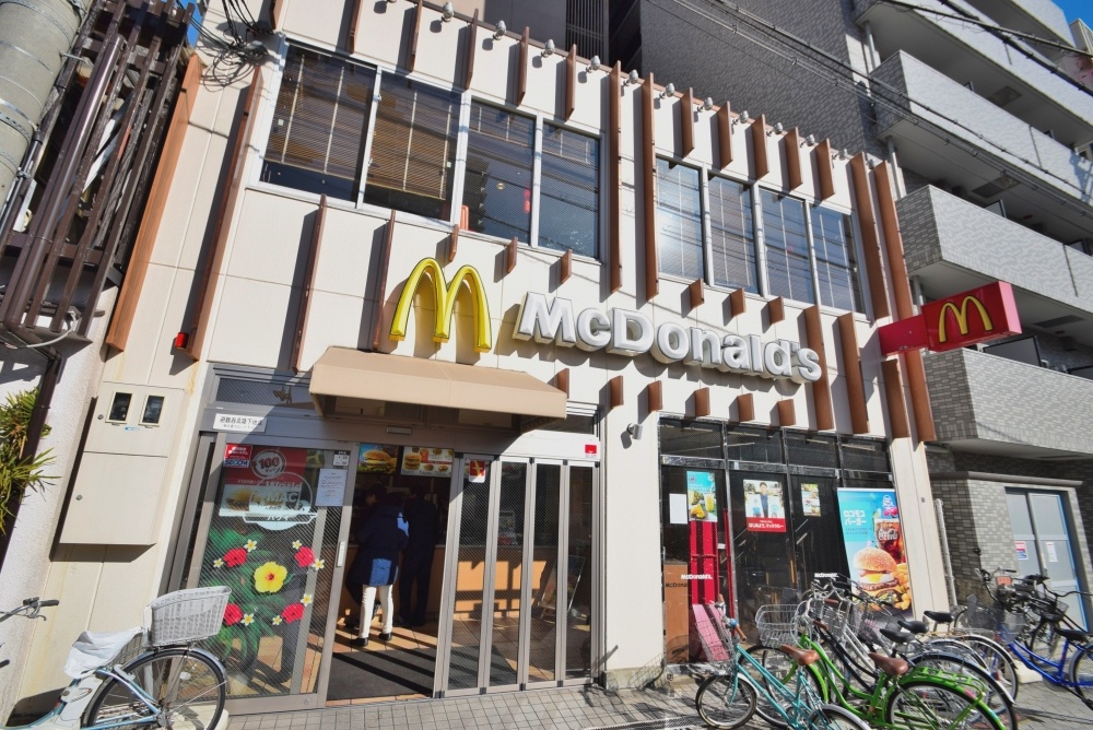 飲食店　マクドナルド 四天王寺夕陽丘駅前店（飲食店）まで581m
