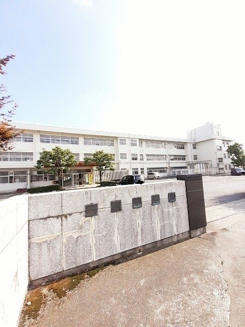 小学校　伊勢崎市立赤堀小学校（小学校）まで700m