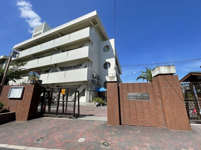 小学校　吹田市立千里第二小学校（小学校）まで777m