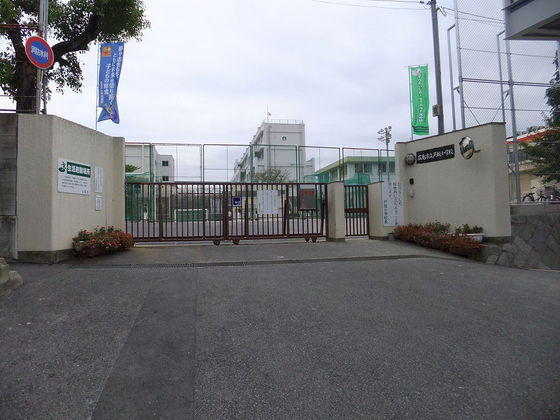 小学校　広島市立戸坂城山小学校（小学校）まで407m