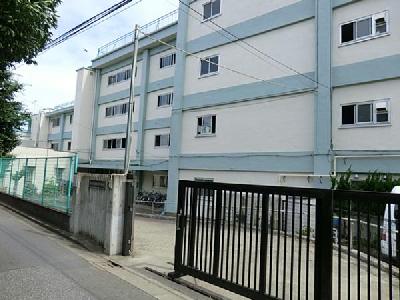 中学校　杉並区立大宮中学校（中学校）まで686m