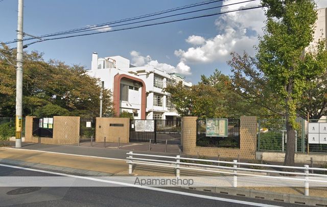 中学校　尼崎市立中学校立花中学校（中学校）まで424m