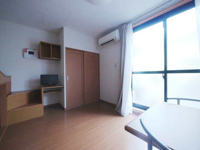 その他部屋・スペース　★綺麗で明るい６帖の洋室です★