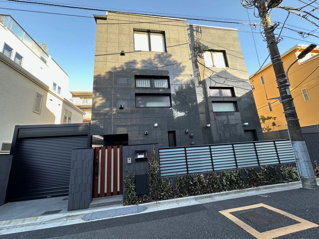 7LDK Apartment in Minato, Tokyo