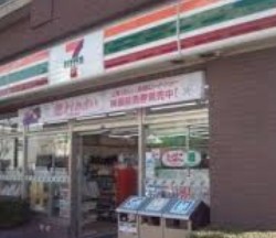 コンビニ　セブンイレブン白金台駅前店（コンビニ）まで308m