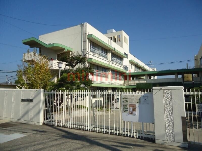 小学校　茨木市立郡小学校（小学校）まで259m
