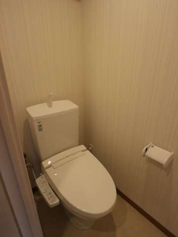 トイレ　温水洗浄便座