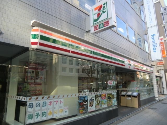 コンビニ　セブンイレブン（コンビニ）まで300m