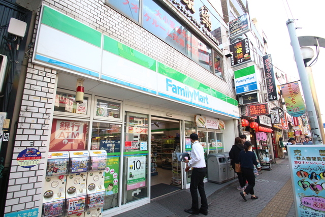 コンビニ　ファミリーマート　大久保駅前（コンビニ）まで481m