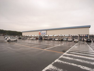 ドラックストア　カワチ薬品戸祭店（ドラッグストア）まで751m