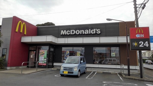 飲食店　マクドナルド ２９６富里店（飲食店）まで2000m