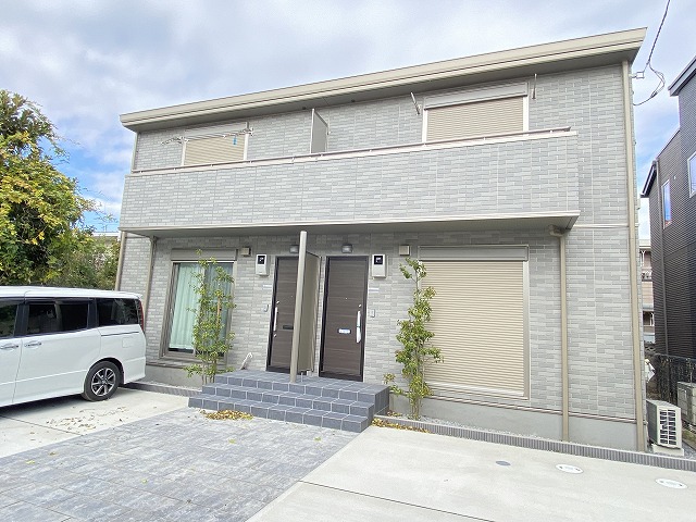 建物外観　築浅　テラスハウス　セキスイハイム施工