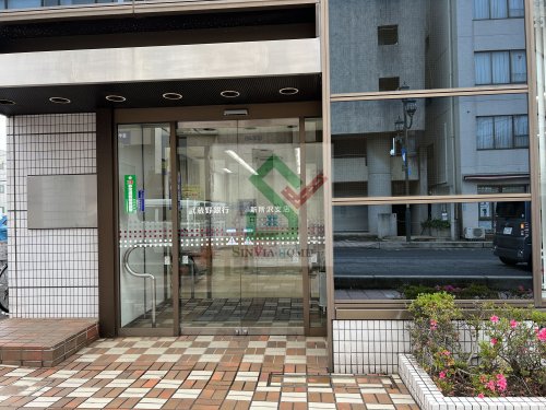 銀行　武蔵野銀行新所沢支店（銀行）まで215m
