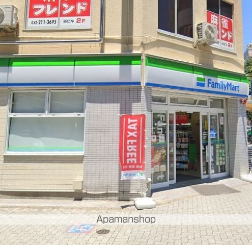 コンビニ　ファミリーマート（コンビニ）まで215m
