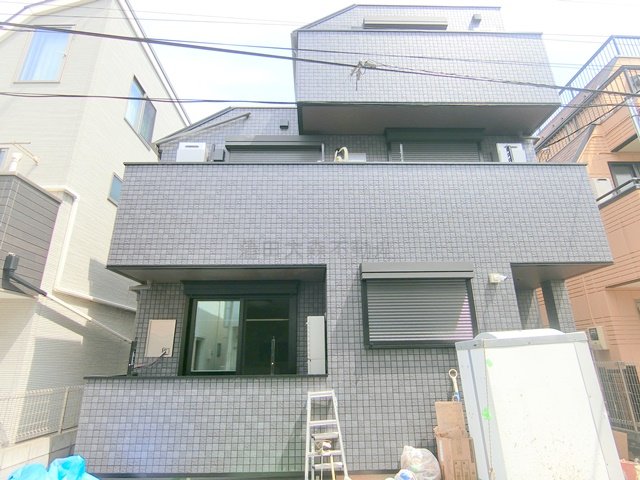 建物外観　2026年9月築　鉄骨造地上3階建て総戸数4戸光インターネッ