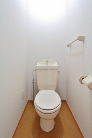 トイレ　参考写真（同物件別部屋）