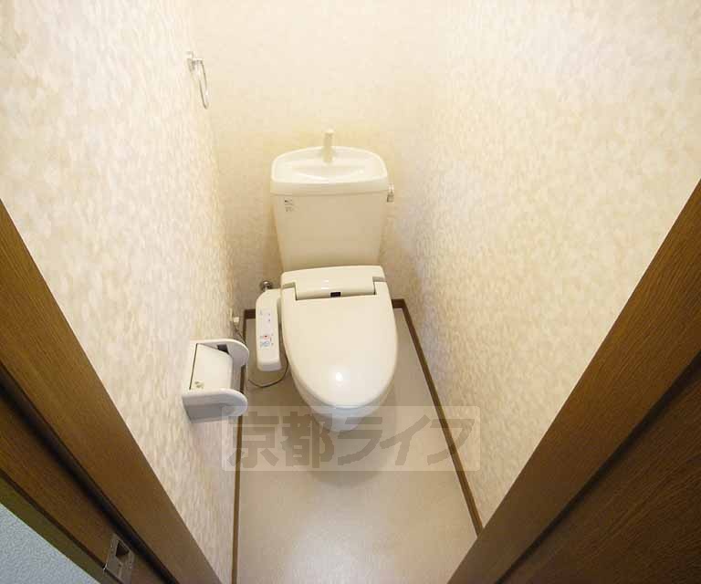 トイレ　ウォシュレット付きです。