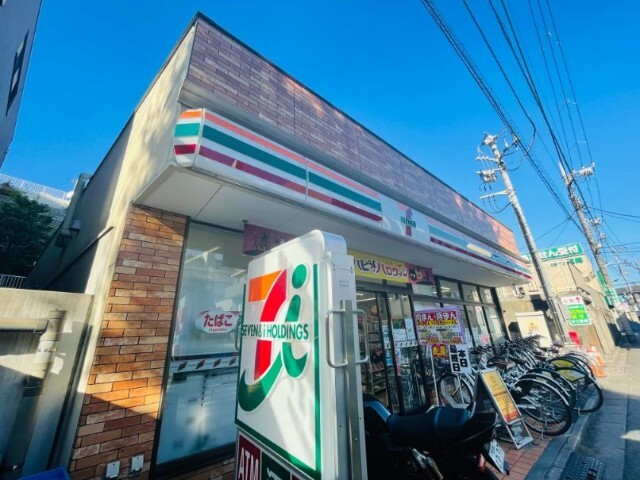 コンビニ　セブンイレブン板橋成増３丁目東店（コンビニ）まで272m