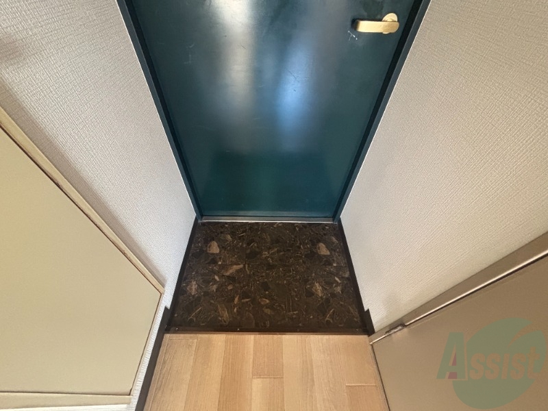 玄関　こちら玄関のお写真です。広々としていて靴の着脱に便利です