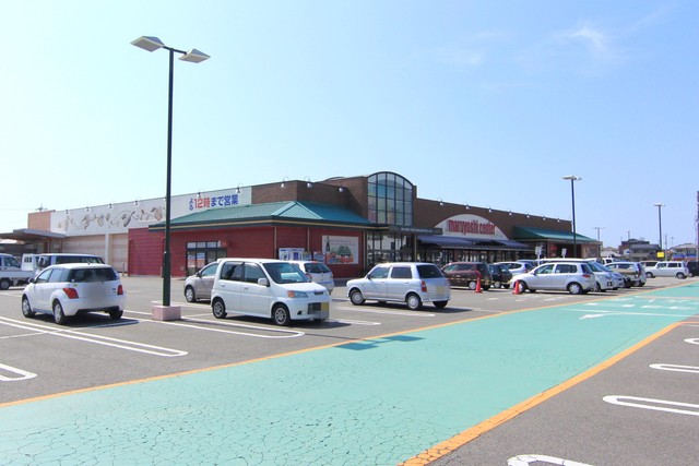 スーパー　マルヨシセンター伊予店（スーパー）まで1036m