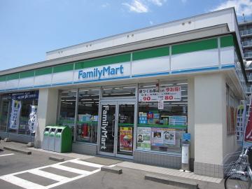 コンビニ　ファミリーマート東北通店（コンビニ）まで272m