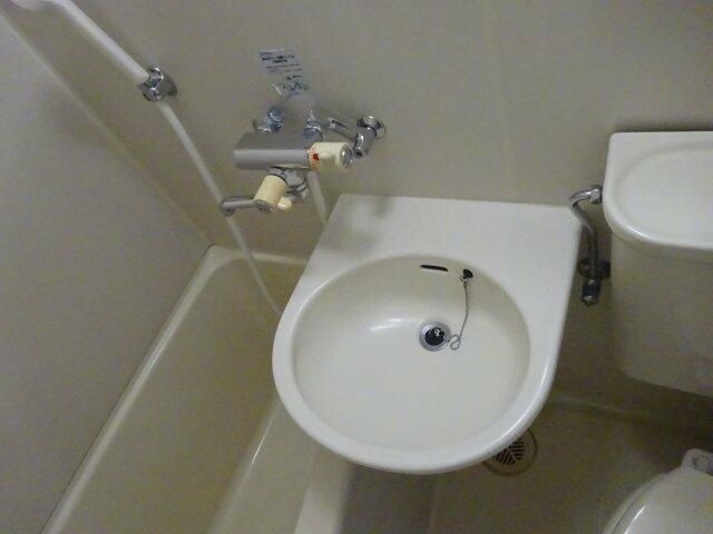 洗面設備　ゆったりとスペースのある洗面所