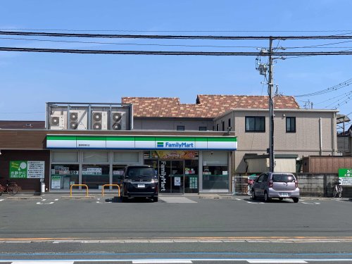 コンビニ　ファミリーマート 豊橋草間町店（コンビニ）まで611m