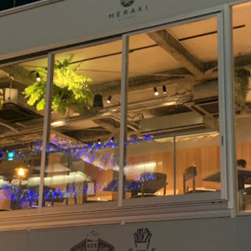 飲食店　海鮮 地中海料理 MERAKI RIVERET(メラキ リヴ（飲食店）まで225m