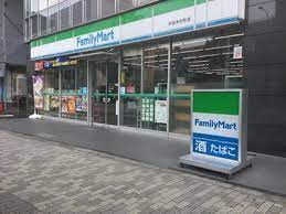 コンビニ　ファミリーマート 市谷本村町店（コンビニ）まで47m