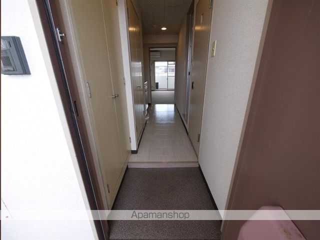 仙台市地下鉄南北線 富沢駅 徒歩15分 4階建 築38年の玄関写真