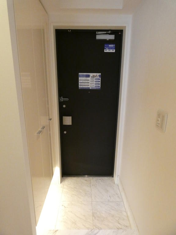 玄関　※別部屋の参考写真です。