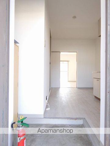 ＪＲ東海道本線 浜松駅 バス乗車時間：15分 最寄りバス停で下車 徒歩4分 4階建 築34年の玄関写真