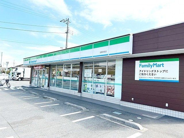 コンビニ　ファミリーマート岩槻本宿店（コンビニ）まで530m