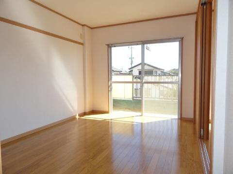 三田ハイツの居間写真