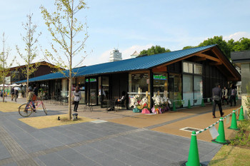 コンビニ　ファミリーマート 天王寺公園茶臼山店（コンビニ）まで657m