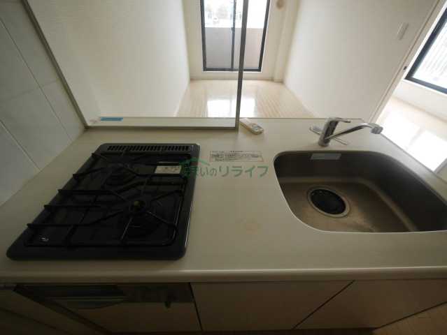 キッチン　※参考写真です。同じ間取りの別部屋になります。