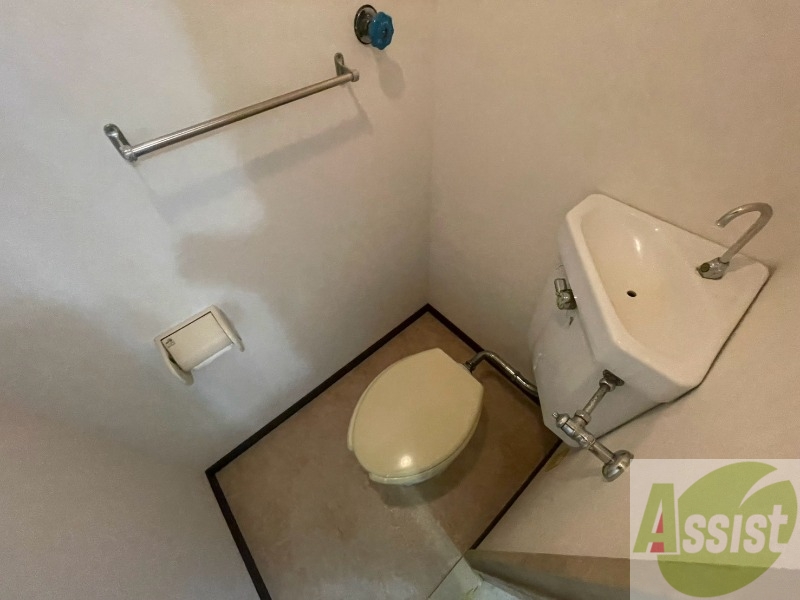 トイレ　こちらはトイレです。清潔感があり、安心して使用できます。