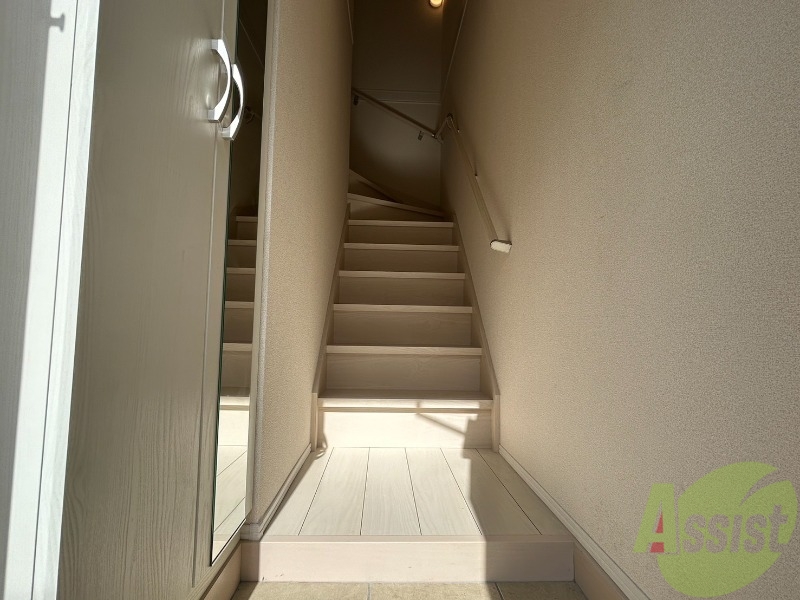玄関　玄関からの様子です。すぐ部屋が見えないのは安心ですね。