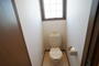 トイレ　トイレに窓もあるので、喚起もできます！