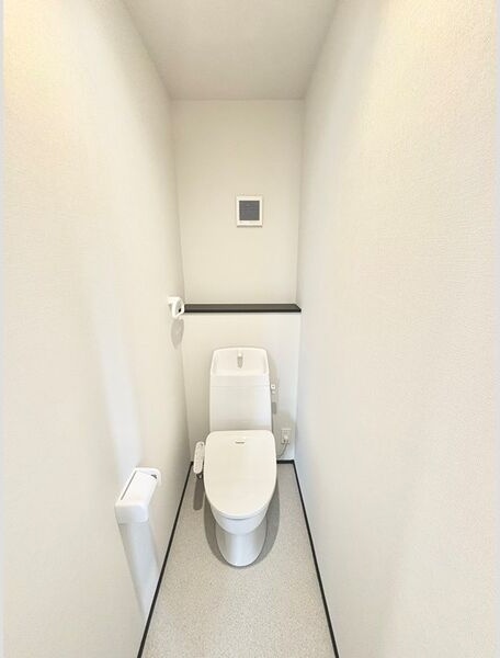 亀崎高根町6丁目戸建のトイレ写真