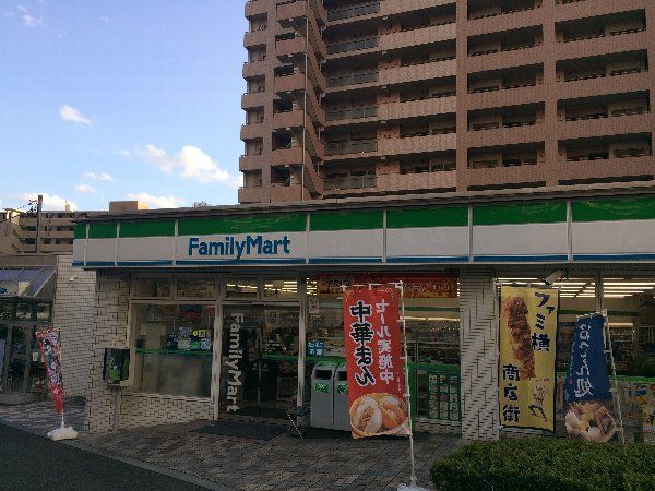 コンビニ　ファミリーマートシティ能見台店（コンビニ）まで490m
