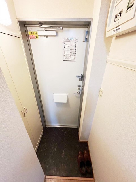 玄関　別部屋同仕様タイプ
